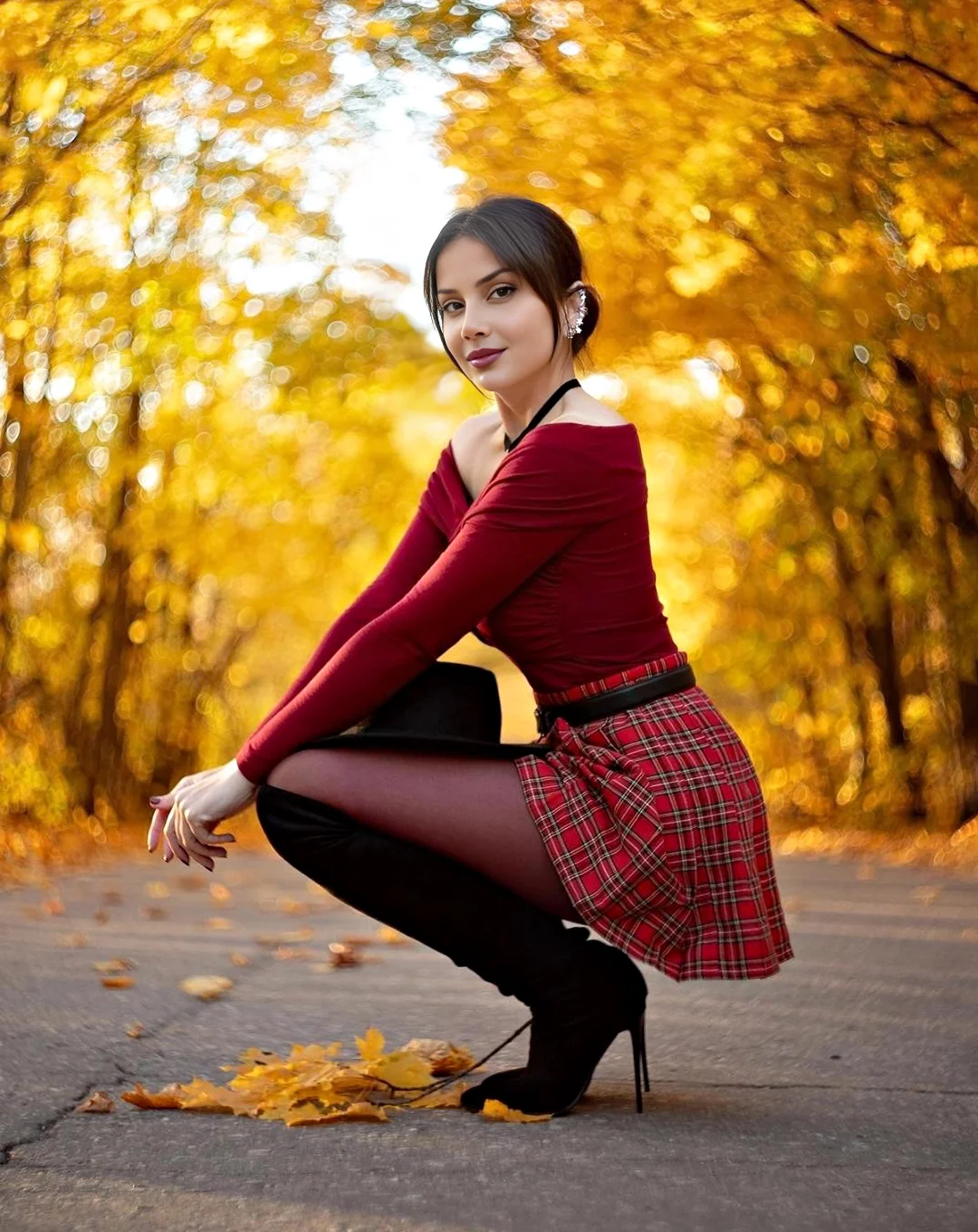 Photographie de portrait lifestyle d'Emma en extérieur lors d'une séance d'automne à Marignane.