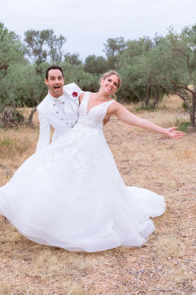 Photographie de mariage de Rebecca et Teddy lors des photos de couple.